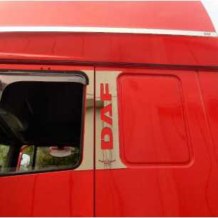 KIT PIANTONI PORTA INOX IN 4 PEZZI CON LOGO DAF E SCRITTA “DAF“ DAF XF 10