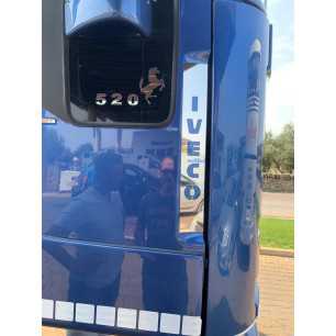 PLACCHETTE INOX PER CERNIERE PORTIERA CON SCRITTA “IVECO“ 2 PZ PER EUROCARGO