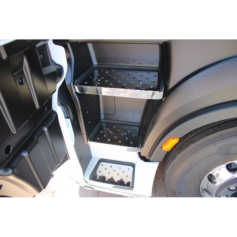 STAINLESS STEEL STAIR TREAD COVER KIT 6 PCS IVECO S-WAY