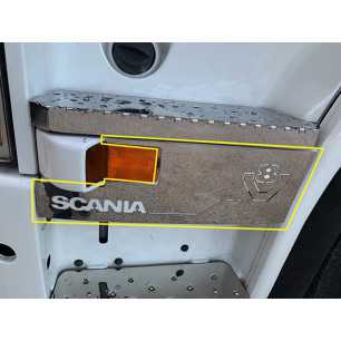 PLACCHETTA INOX PER PEDANE CENTRALI GRADINI CON V8 E SCRITTA SCANIA 2 PZ SCANIA NEW R