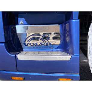 KIT PLACCHETTE INOX PER PEDANE SALITA CON LOGO VOLVO FH3