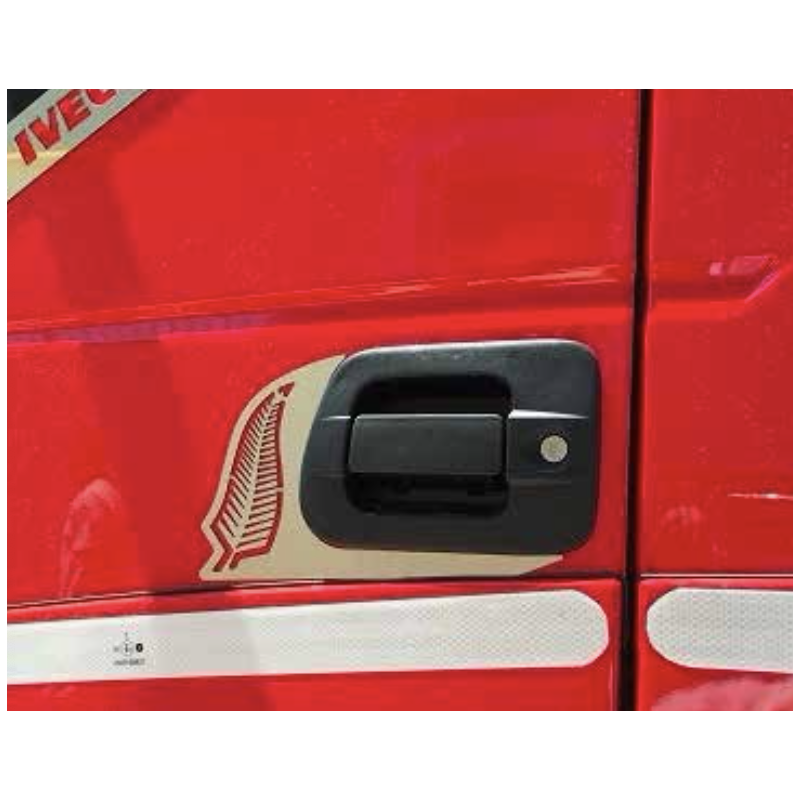 CORNICE INOX PER CONTORNO MANIGLIA CON SCRITTA “IVECO” 2 PZ STRALIS HI-WAY/XP